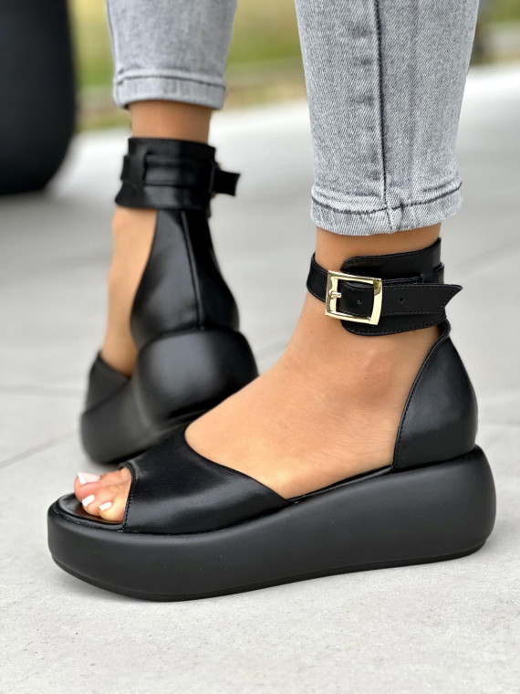 Czarne sandały damskie skórzane OLEKSY polskiej produkcji na modnym grubym spodzie