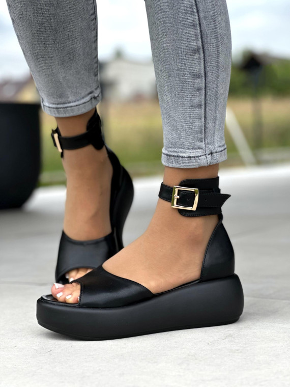 Czarne sandały damskie skórzane OLEKSY polskiej produkcji na modnym grubym spodzie