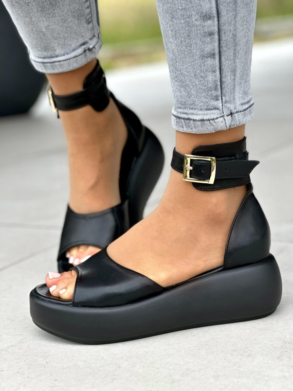 Czarne sandały damskie skórzane OLEKSY polskiej produkcji na modnym grubym spodzie