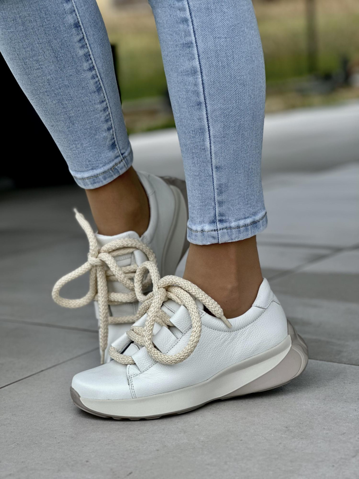 Białe sneakersy damskie OLEKSY ze skóry naturalnej polskiej produkcji