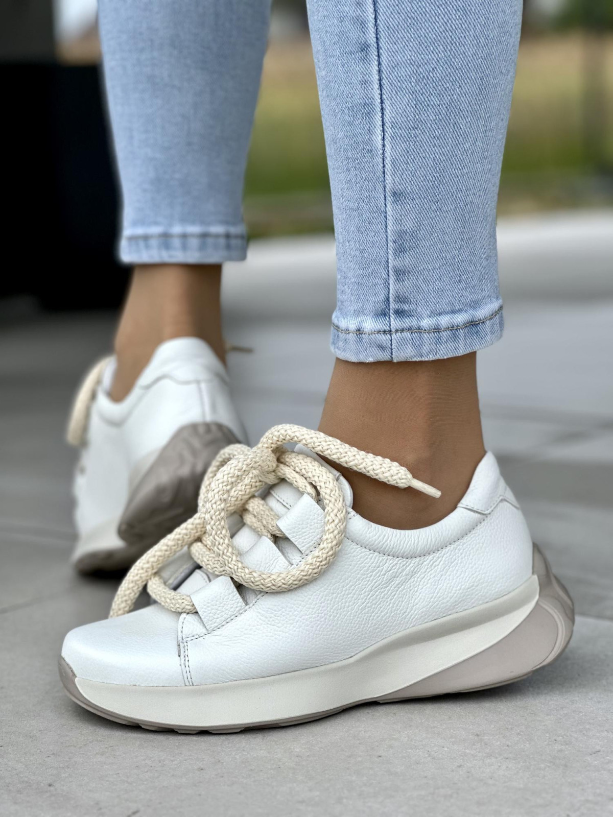 Białe sneakersy damskie OLEKSY ze skóry naturalnej polskiej produkcji