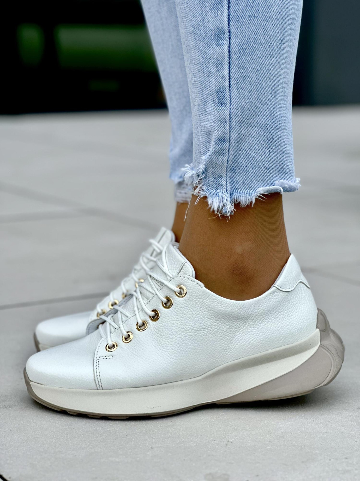 Białe sneakersy damskie OLEKSY ze skóry naturalnej polskiej produkcji