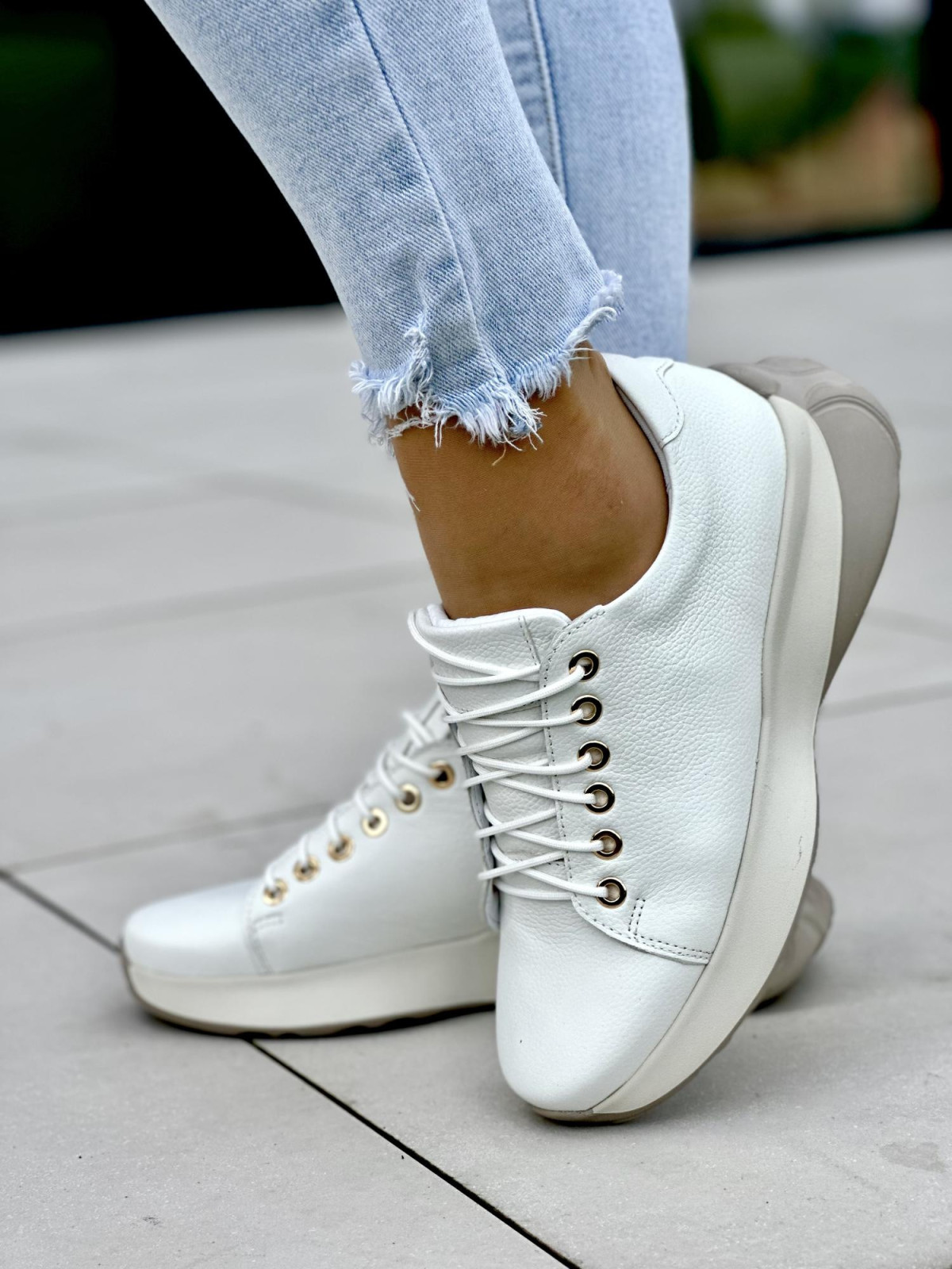 Białe sneakersy damskie OLEKSY ze skóry naturalnej polskiej produkcji