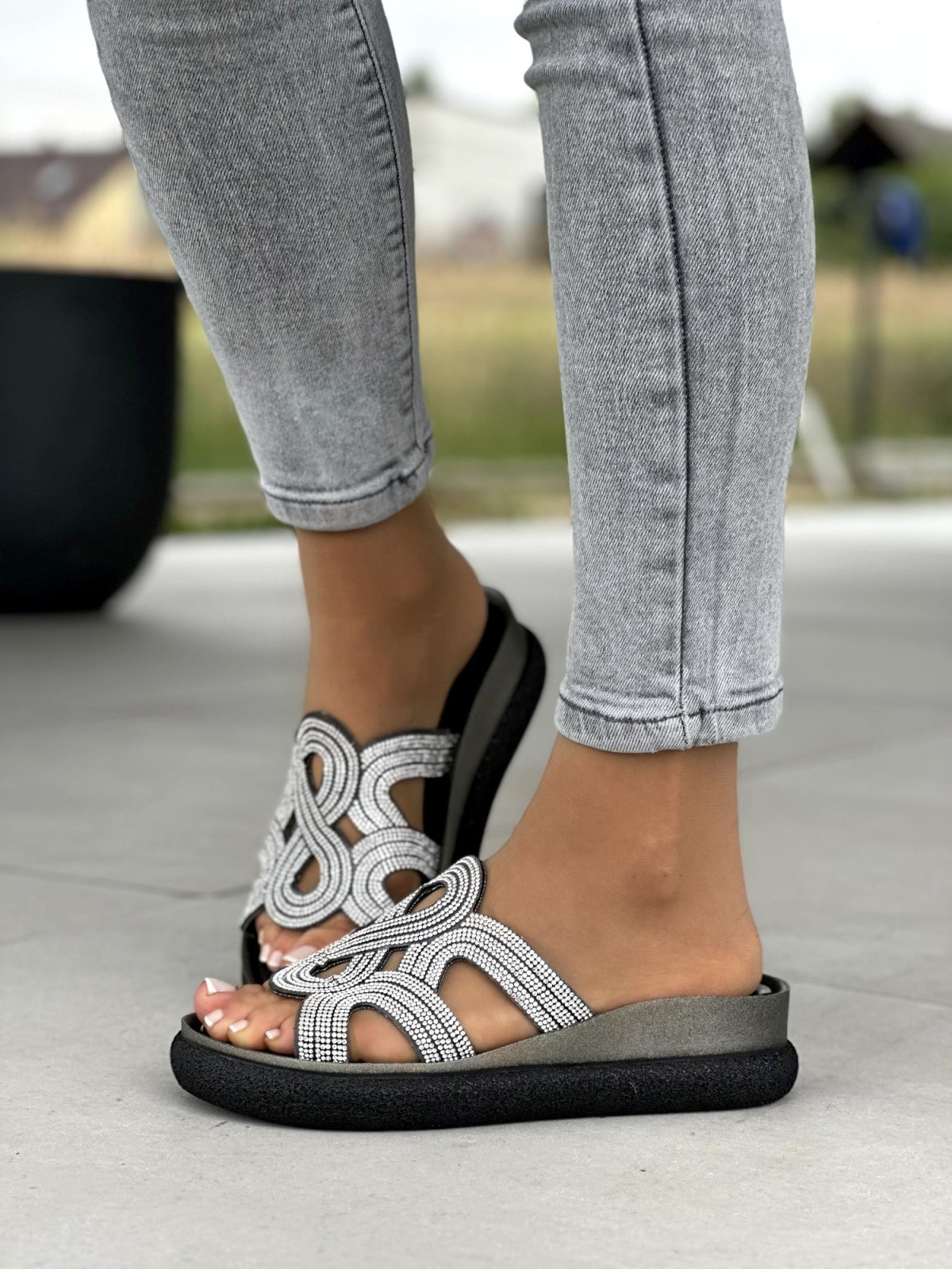 Piękne srebrne klapki damskie OLEKSY polskiej produkcji