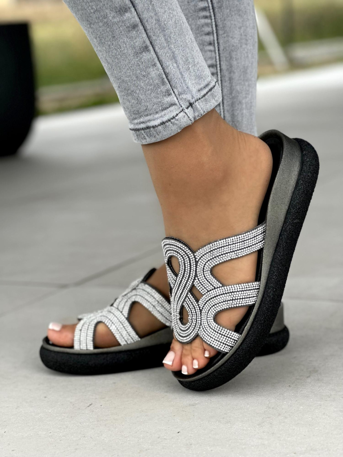 Piękne srebrne klapki damskie OLEKSY polskiej produkcji