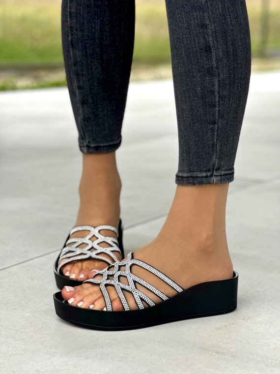 Piękne srebrne klapki damskie OLEKSY polskiej produkcji