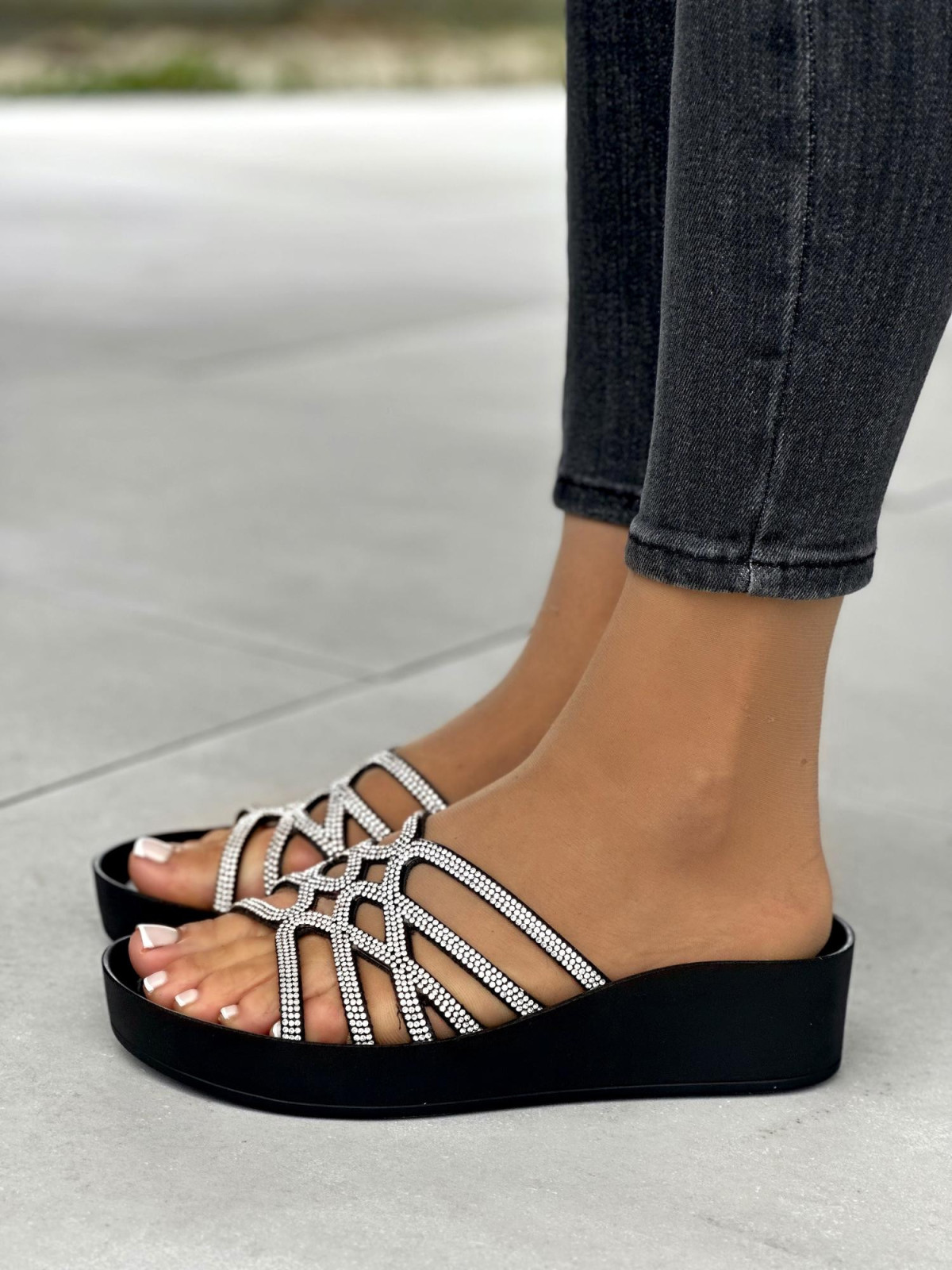 Piękne srebrne klapki damskie OLEKSY polskiej produkcji