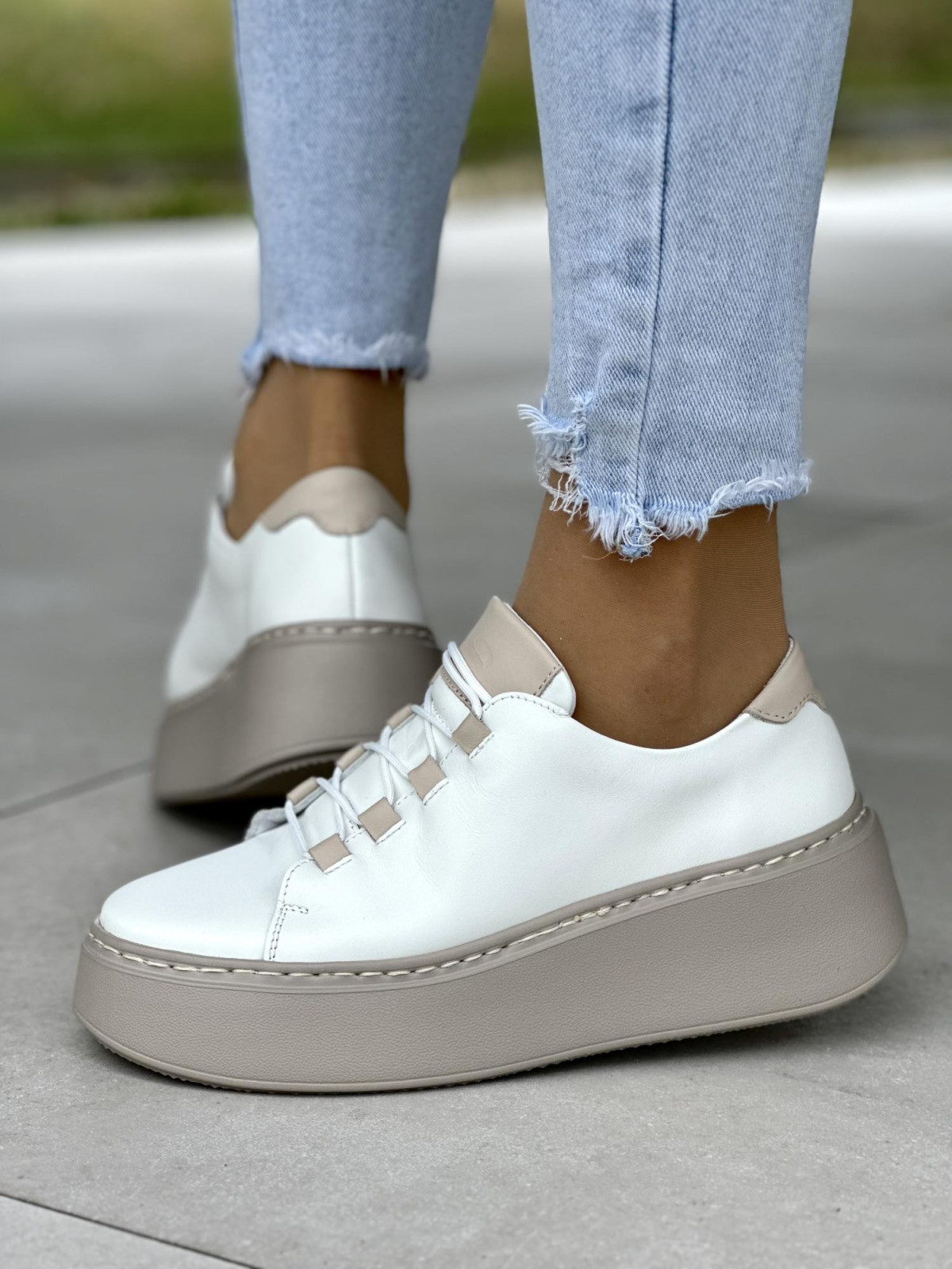 Beżowe sneakersy damskie OLEKSY ze skóry naturalnej polskiej produkcji