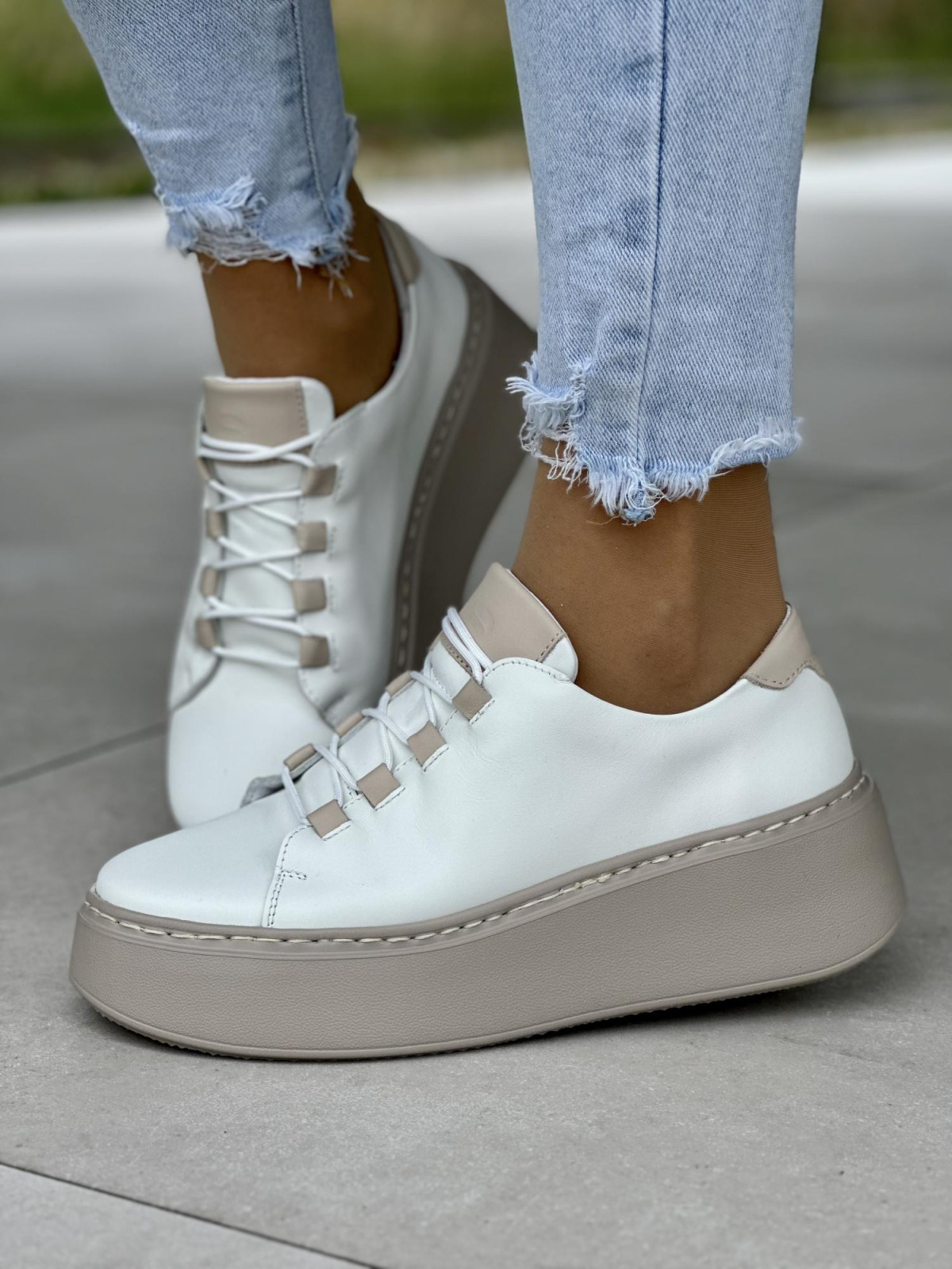 Beżowe sneakersy damskie OLEKSY ze skóry naturalnej polskiej produkcji