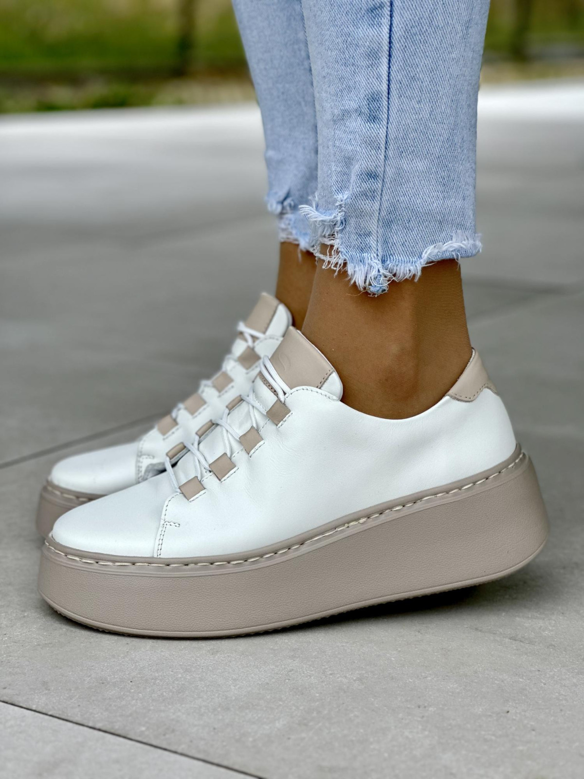 Beżowe sneakersy damskie OLEKSY ze skóry naturalnej polskiej produkcji