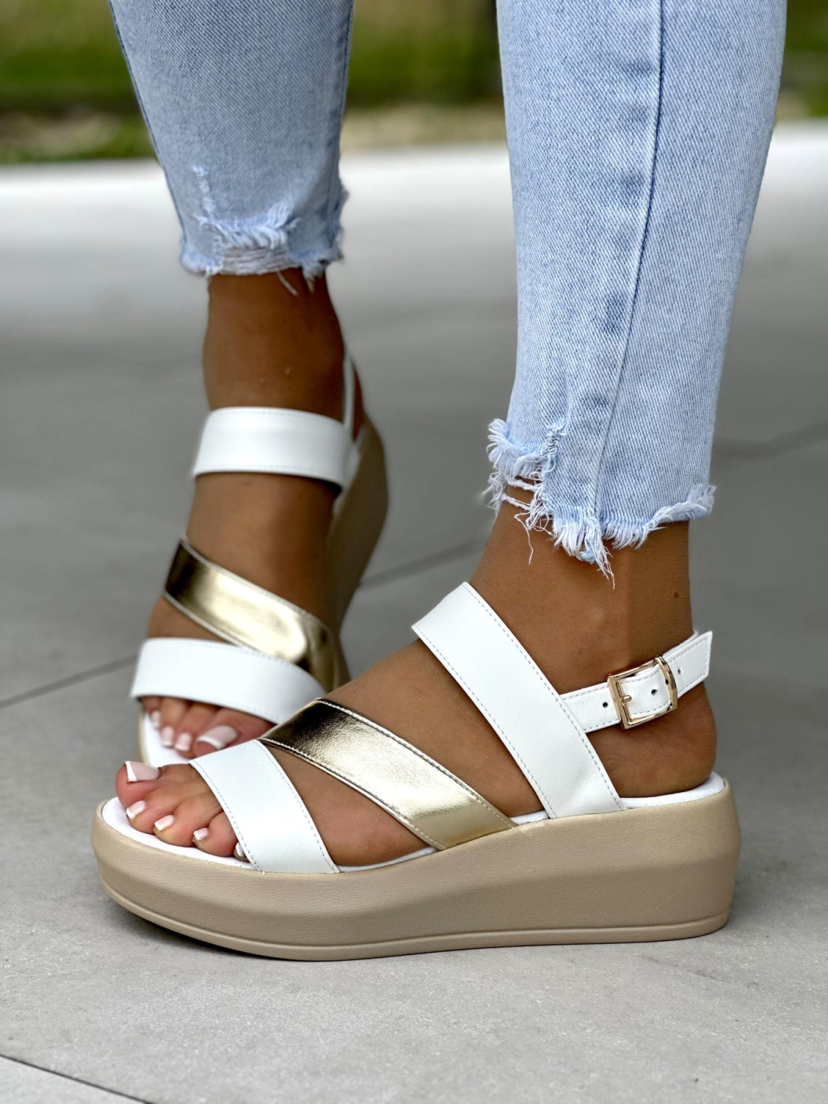 Biało-złote sandały damskie skórzane OLEKSY polskiej produkcji