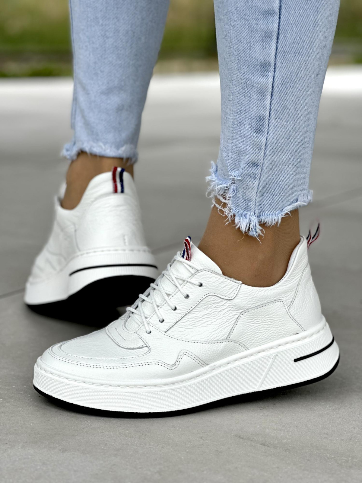 Białe sneakersy damskie OLEKSY ze skóry naturalnej polskiej produkcji