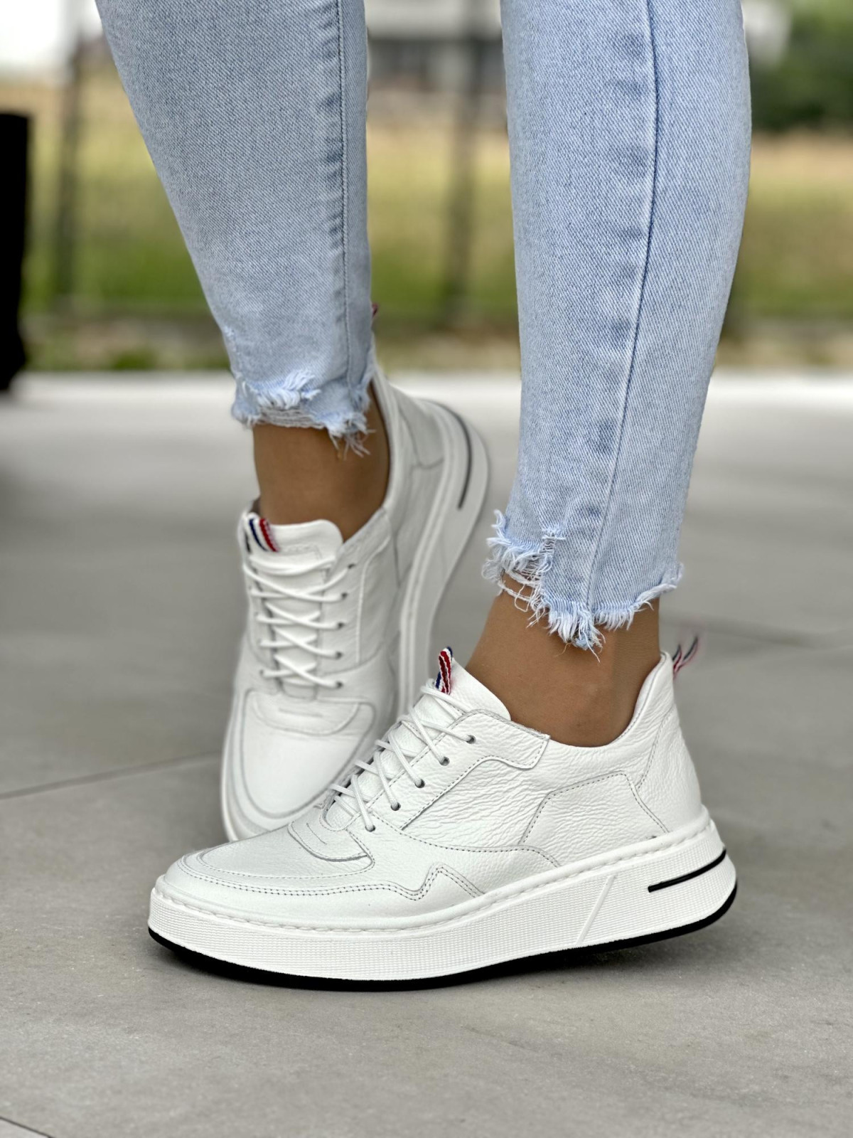 Białe sneakersy damskie OLEKSY ze skóry naturalnej polskiej produkcji