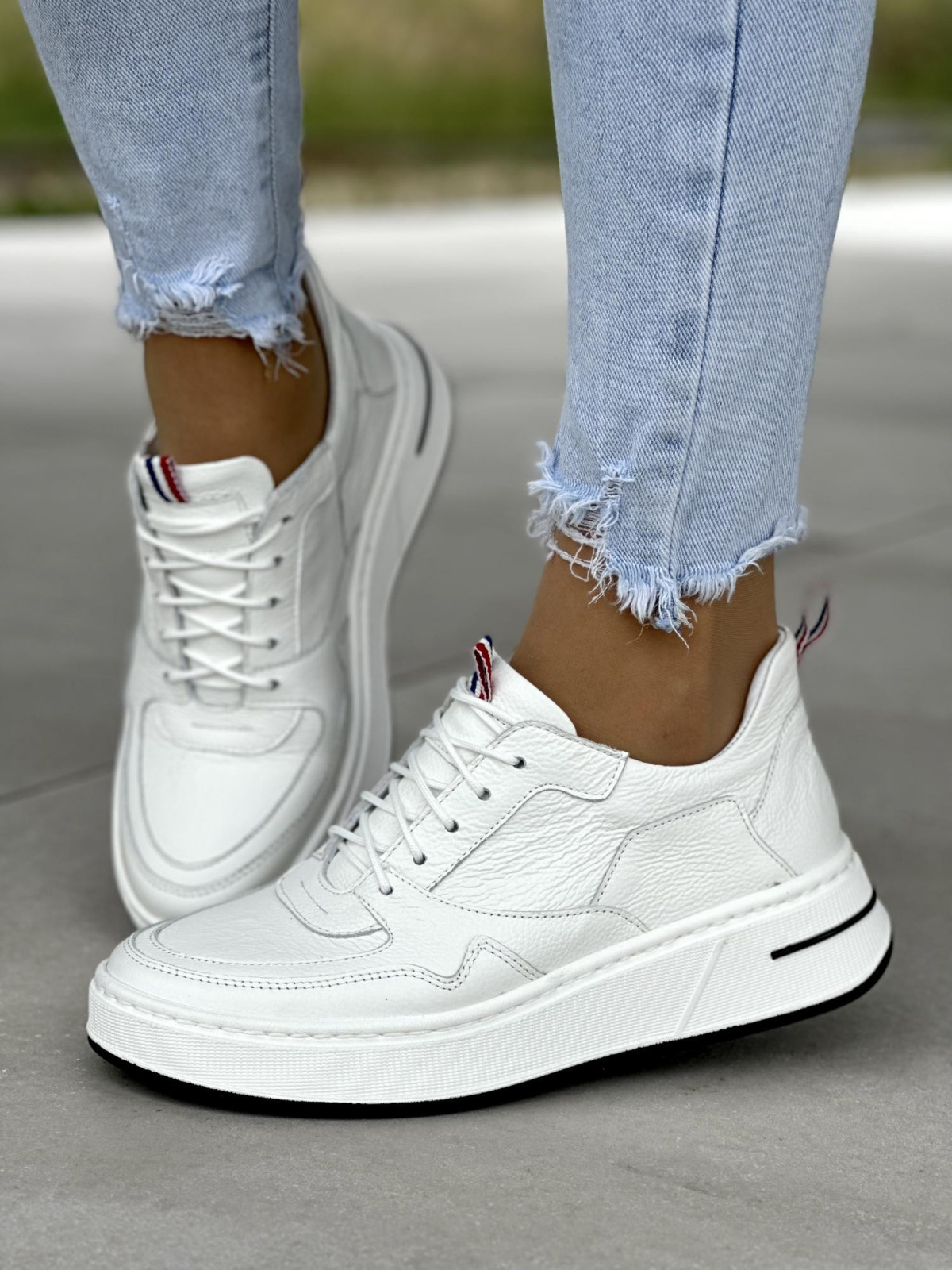 Białe sneakersy damskie OLEKSY ze skóry naturalnej polskiej produkcji