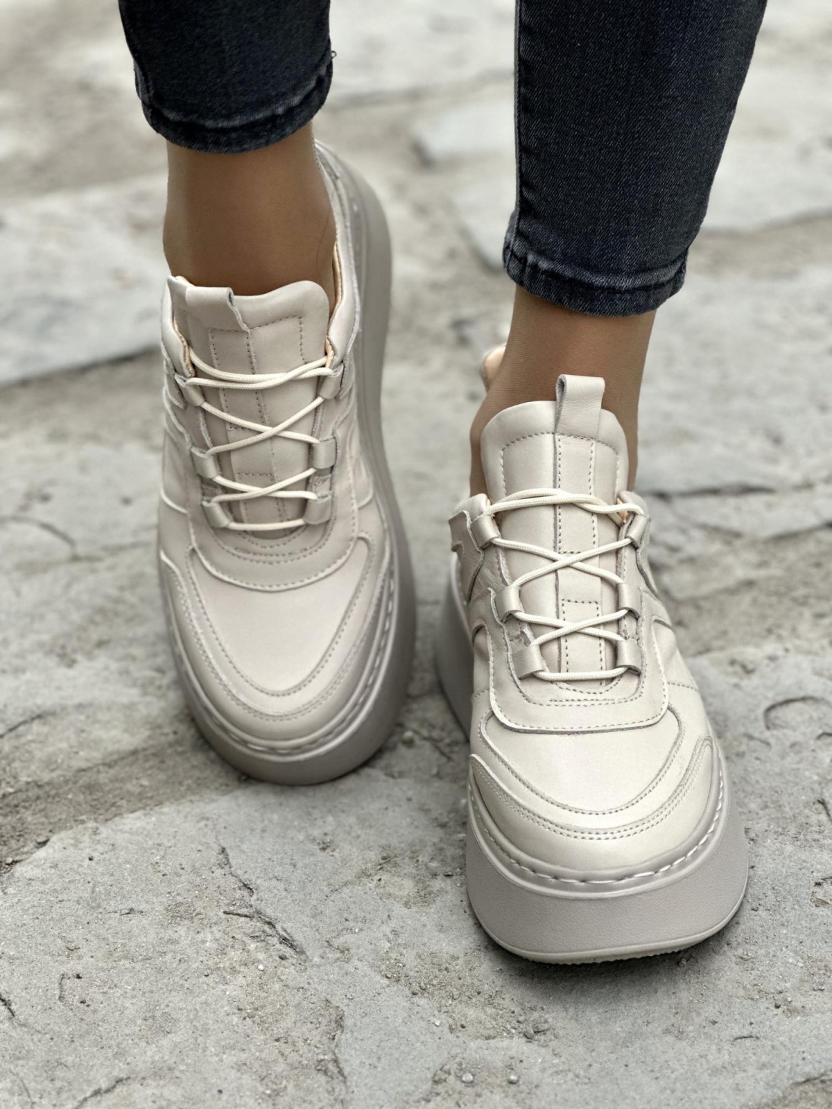 Beżowe sneakersy OLEKSY ze skóry naturalnej polskiej produkcji