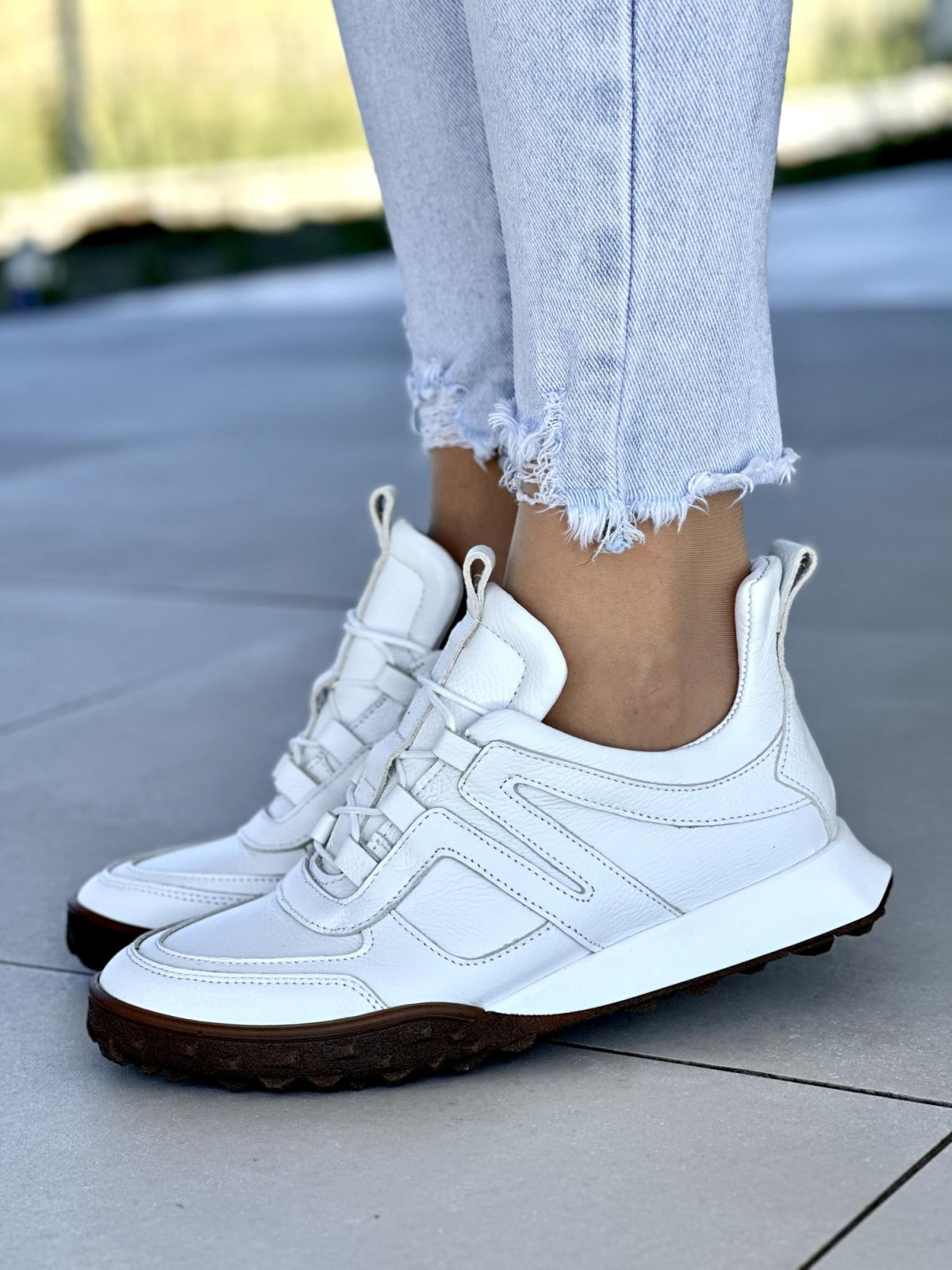 Białe sneakersy damskie OLEKSY ze skóry naturalnej polskiej produkcji