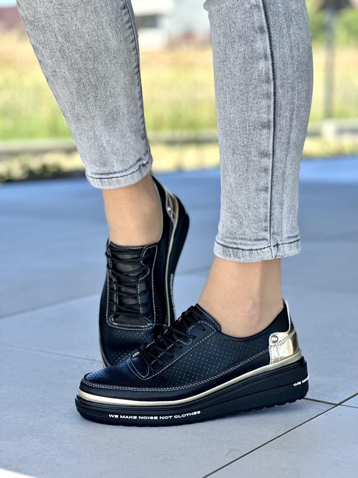 Czarne z dodatkiem złota trampki damskie ze skóry naturalnej