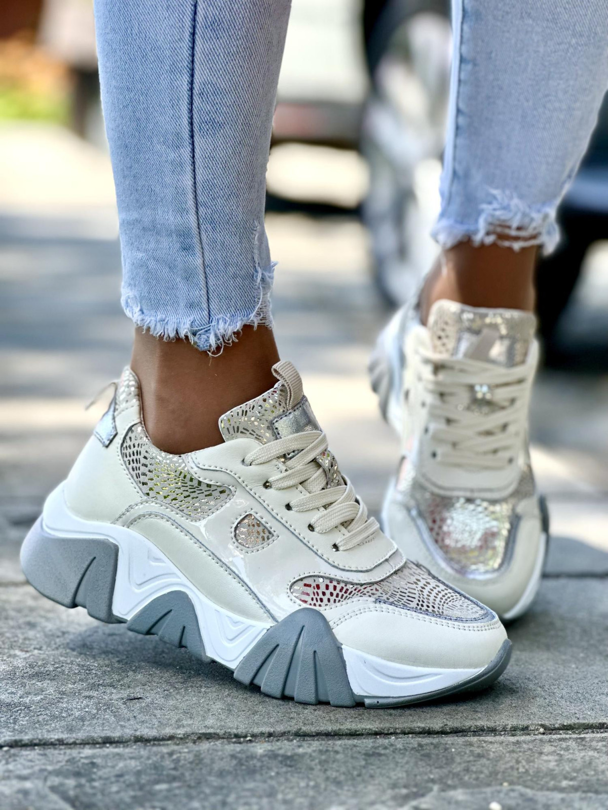 Beżowe sneakersy damskie skórzane