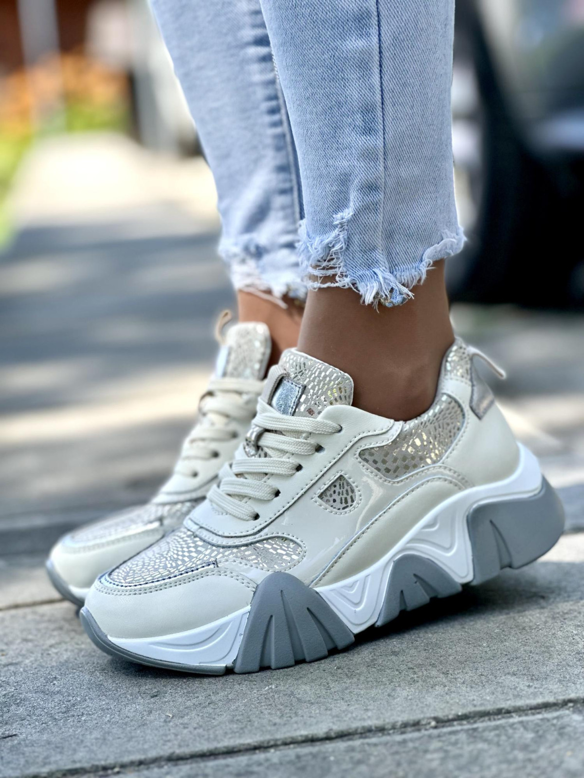 Beżowe sneakersy damskie skórzane