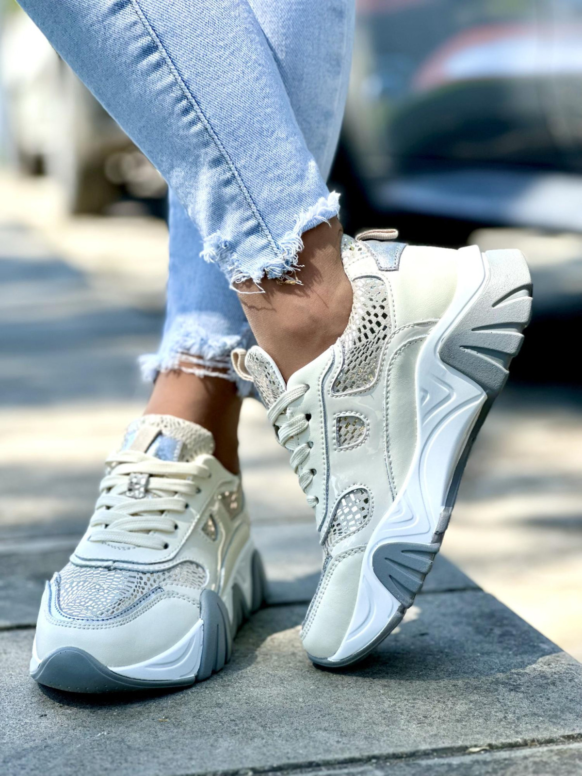 Beżowe sneakersy damskie skórzane