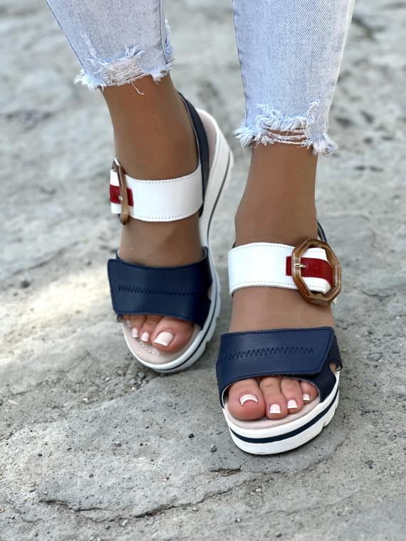 Multikolorowe miękkie i lekkie sandały ze skóry naturalnej na wygodnej koturnie