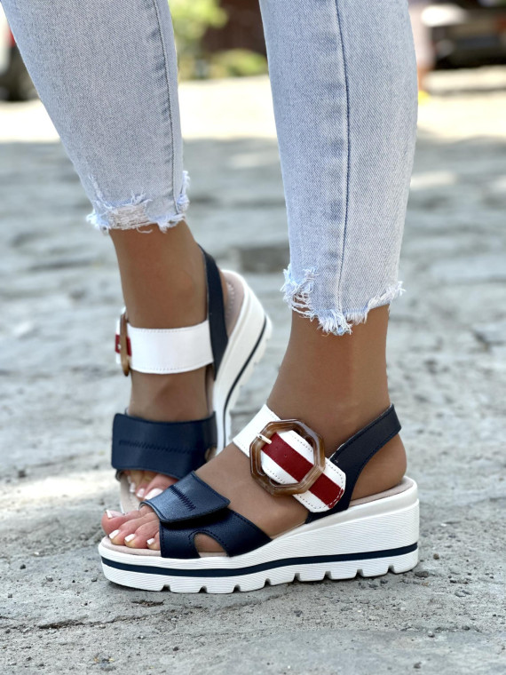 Multikolorowe miękkie i lekkie sandały ze skóry naturalnej na wygodnej koturnie