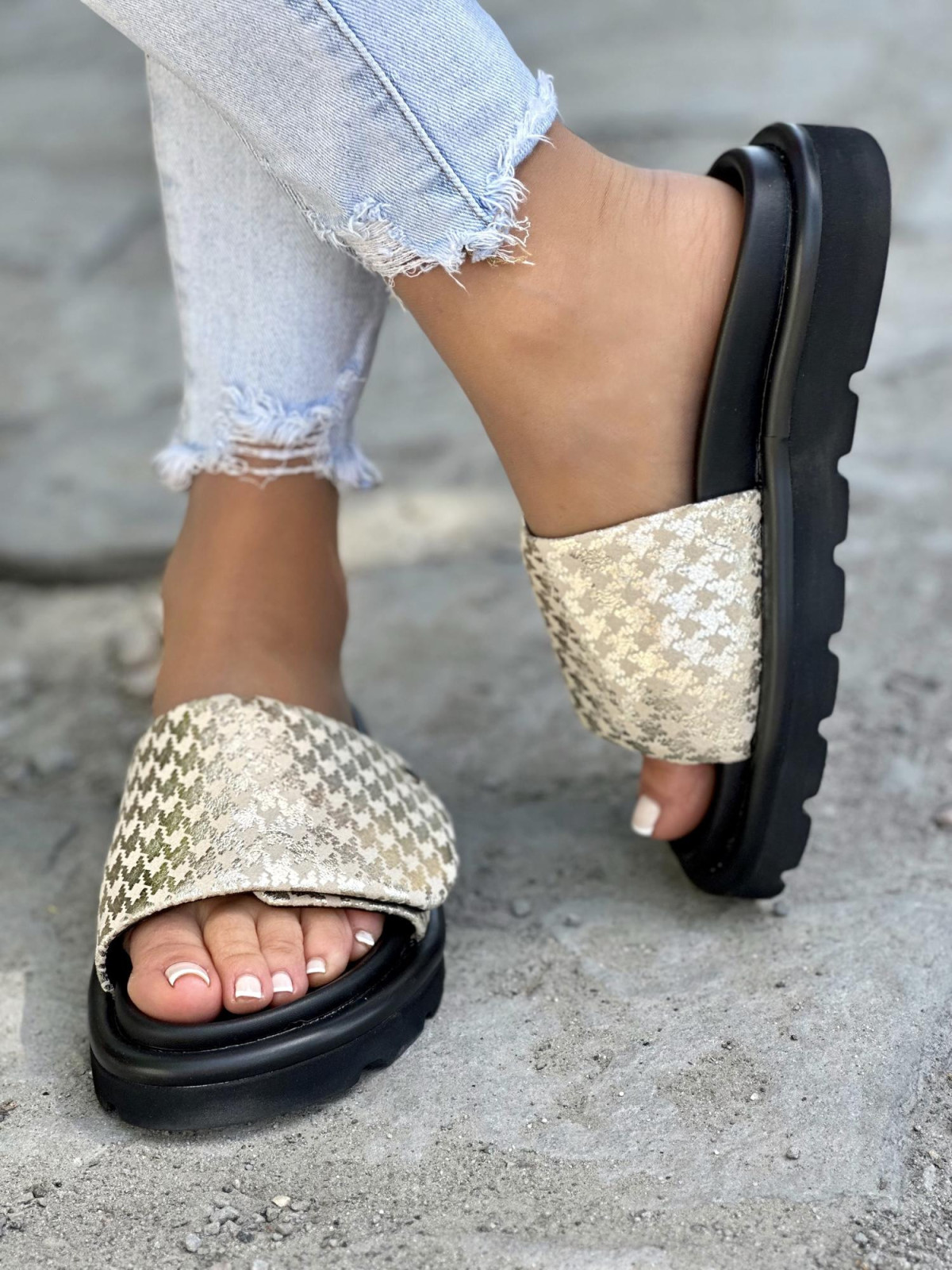 Mega wygodne złote klapki damskie ze skóry naturalnej