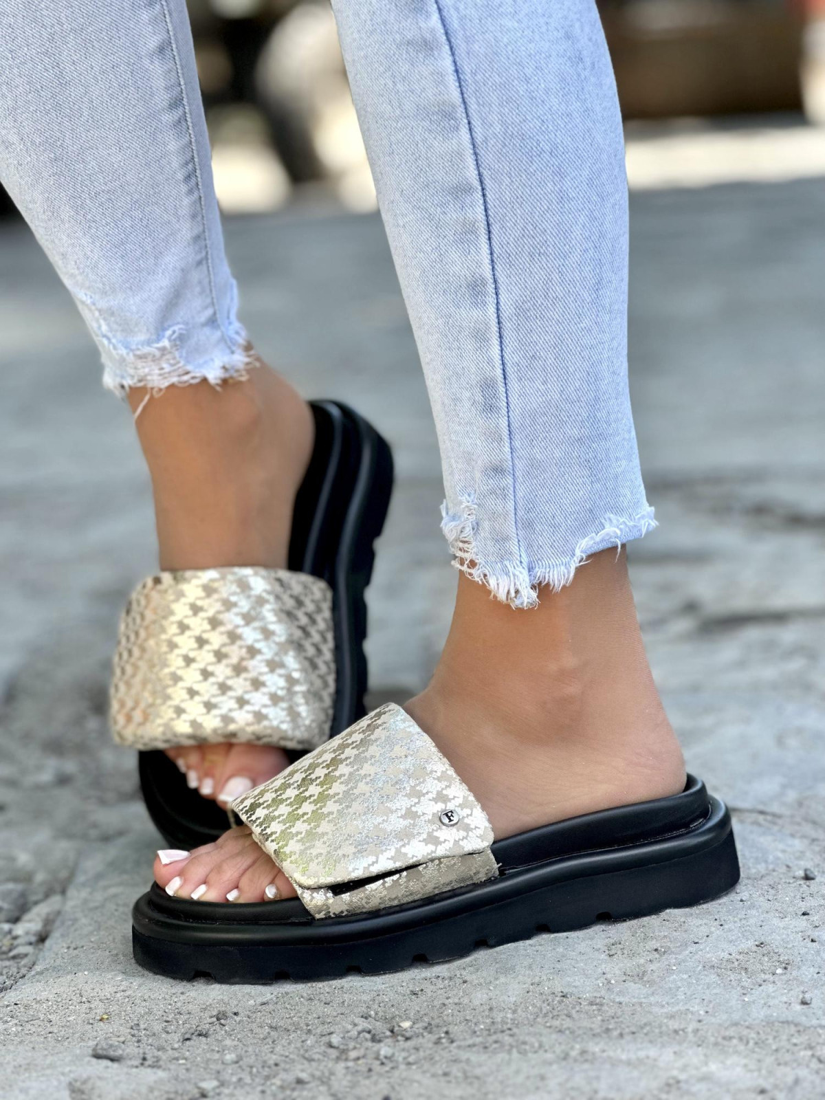 Mega wygodne złote klapki damskie ze skóry naturalnej