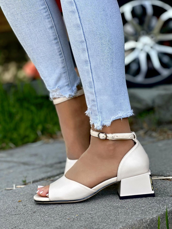 Sandały damskie na wygodnym niskim obcasie ze skóry naturalnej