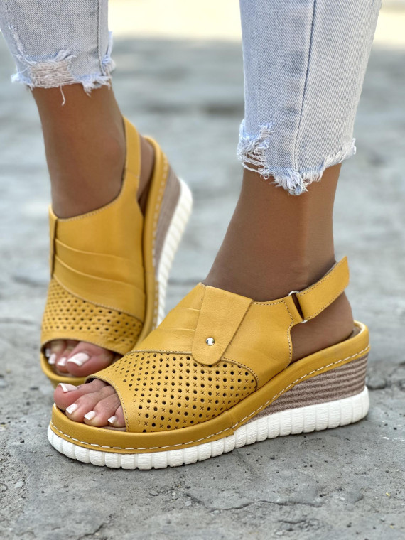 Mega wygodne żółte sandały damskie skórzane na koturnie