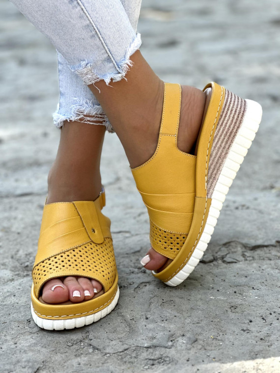 Mega wygodne żółte sandały damskie skórzane na koturnie