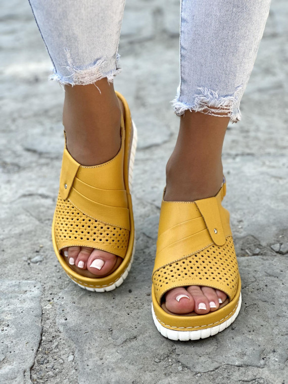 Mega wygodne żółte sandały damskie skórzane na koturnie