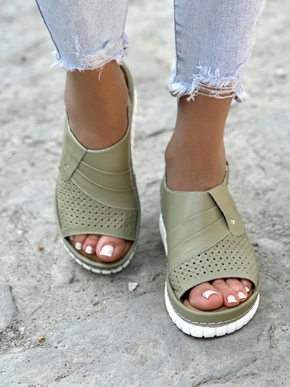 Mega wygodne oliwkowe sandały damskie skórzane na koturnie