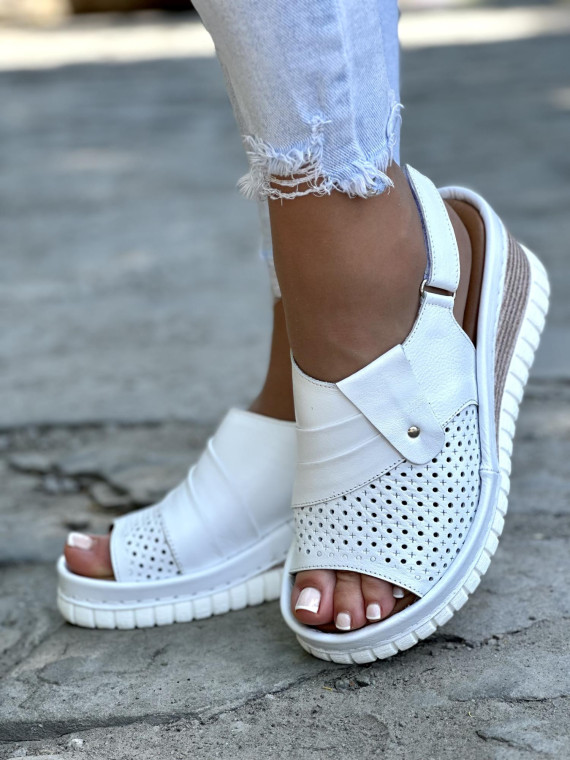 Mega wygodne białe sandały damskie skórzane na koturnie