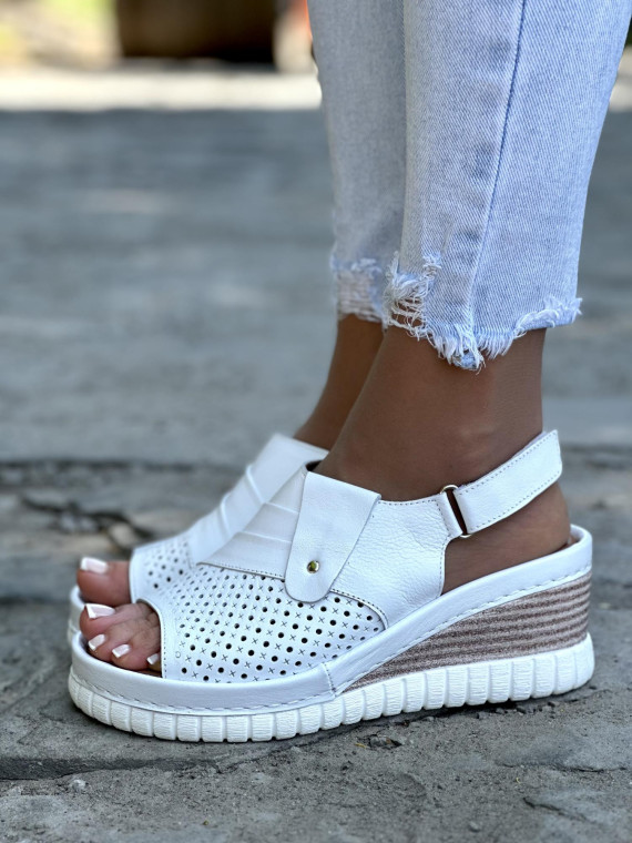 Mega wygodne białe sandały damskie skórzane na koturnie