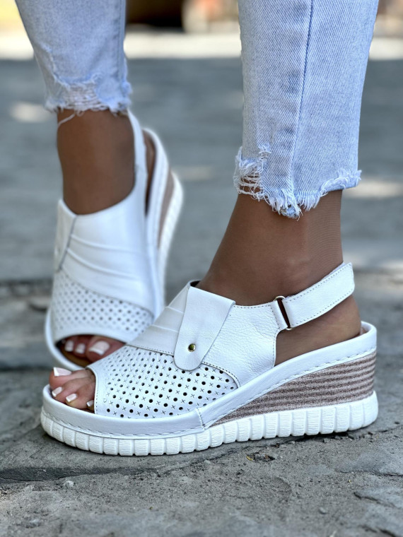 Mega wygodne białe sandały damskie skórzane na koturnie