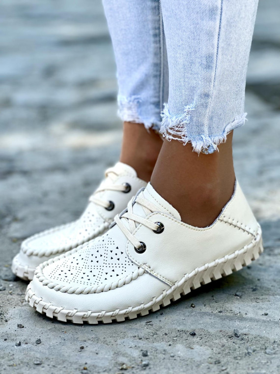 Miękkie i lekkie beżowe półbuty damskie skórzane