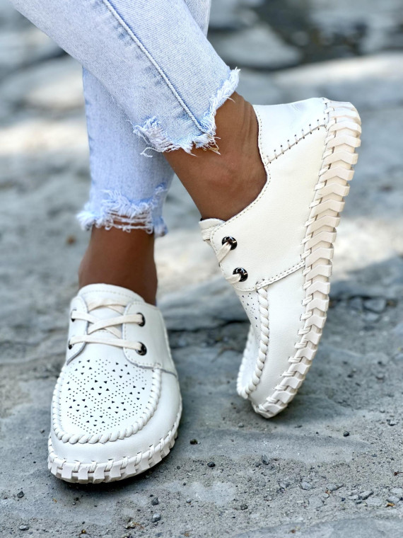 Miękkie i lekkie beżowe półbuty damskie skórzane