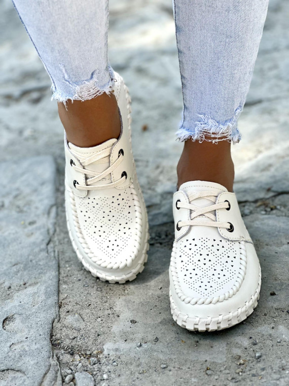 Miękkie i lekkie beżowe półbuty damskie skórzane