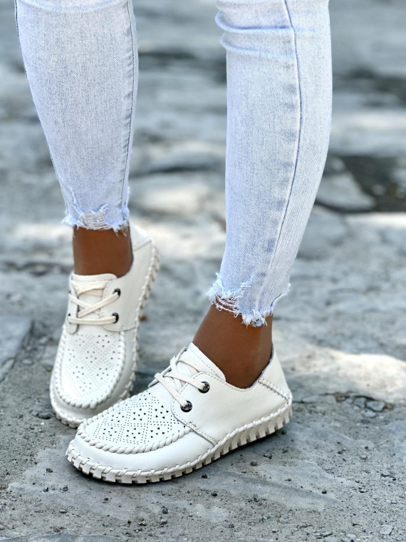 Miękkie i lekkie beżowe półbuty damskie skórzane