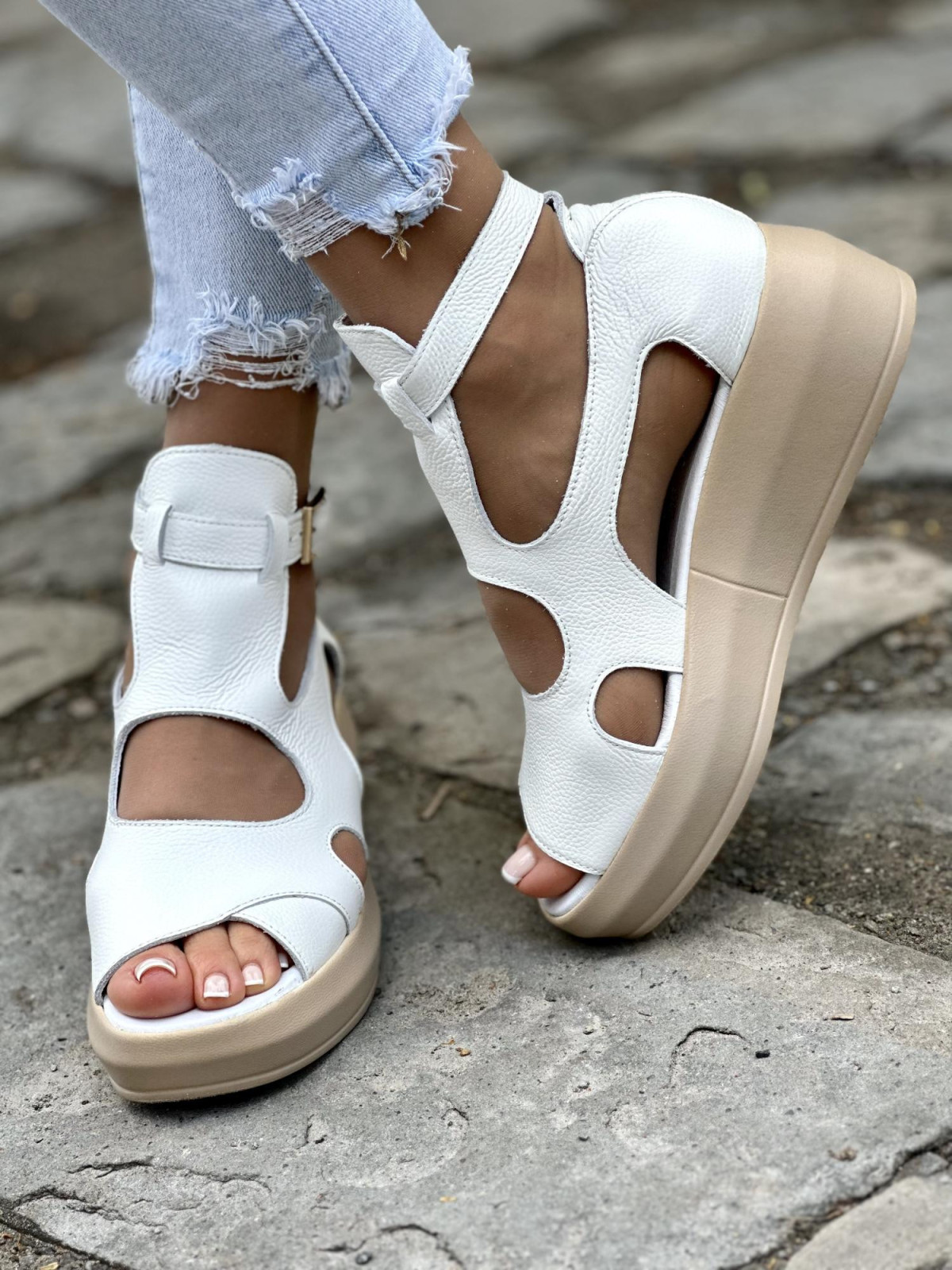 Modne białe sandały damskie skórzane OLEKSY na wygodnym grubym spodzie polskiej produkcji