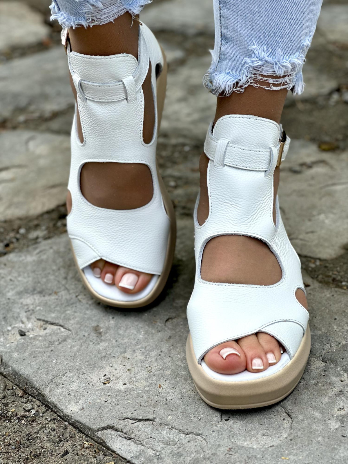 Modne białe sandały damskie skórzane OLEKSY na wygodnym grubym spodzie polskiej produkcji