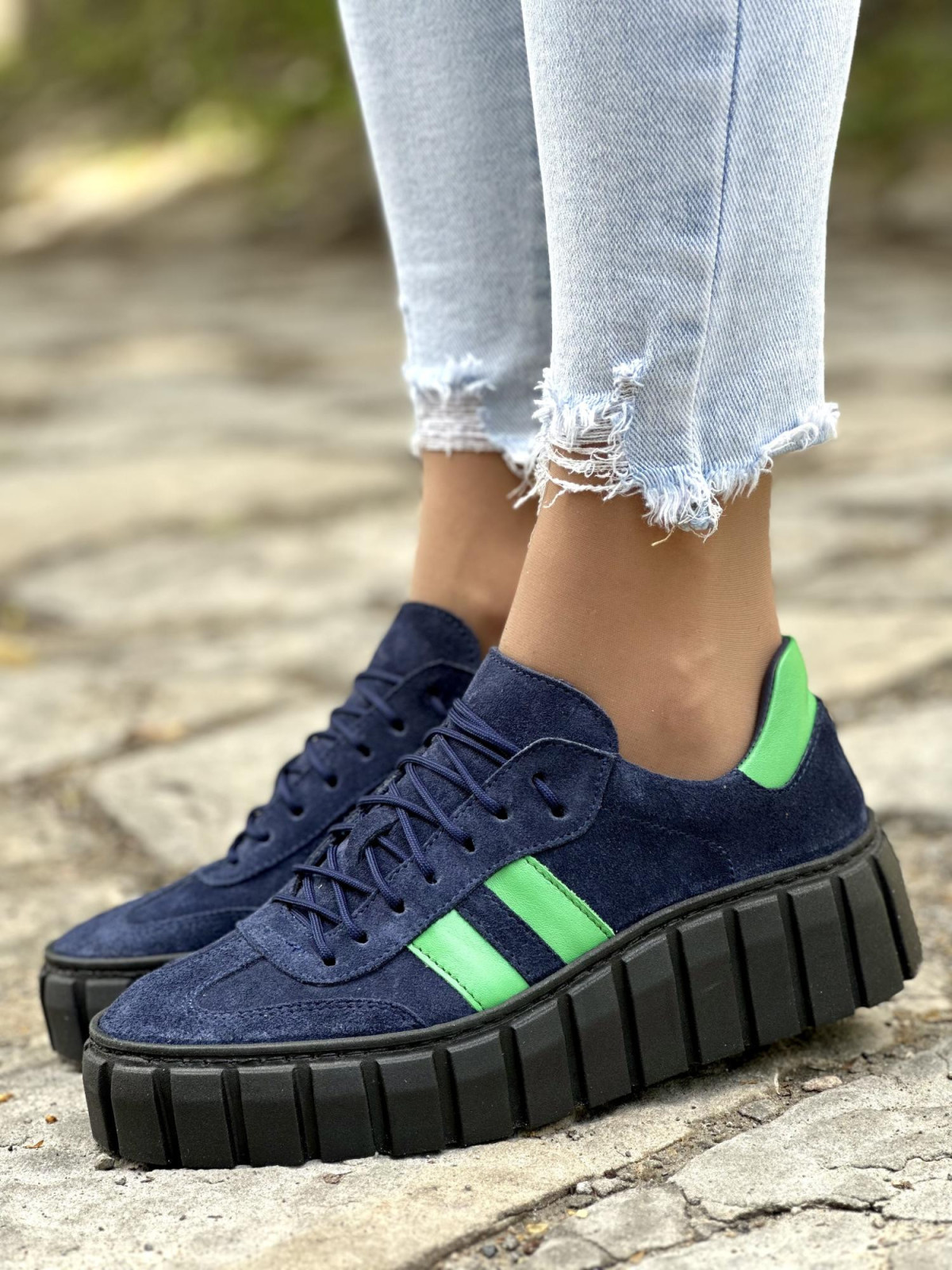 Modne granatowe trampki damskie skórzane OLEKSY na grubym spodzie polskiej produkcji