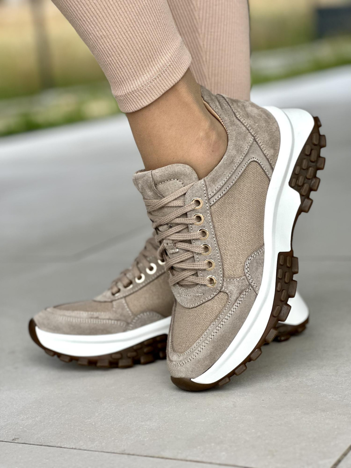 Beżowe sneakersy damskie OLEKSY ze skóry naturalnej