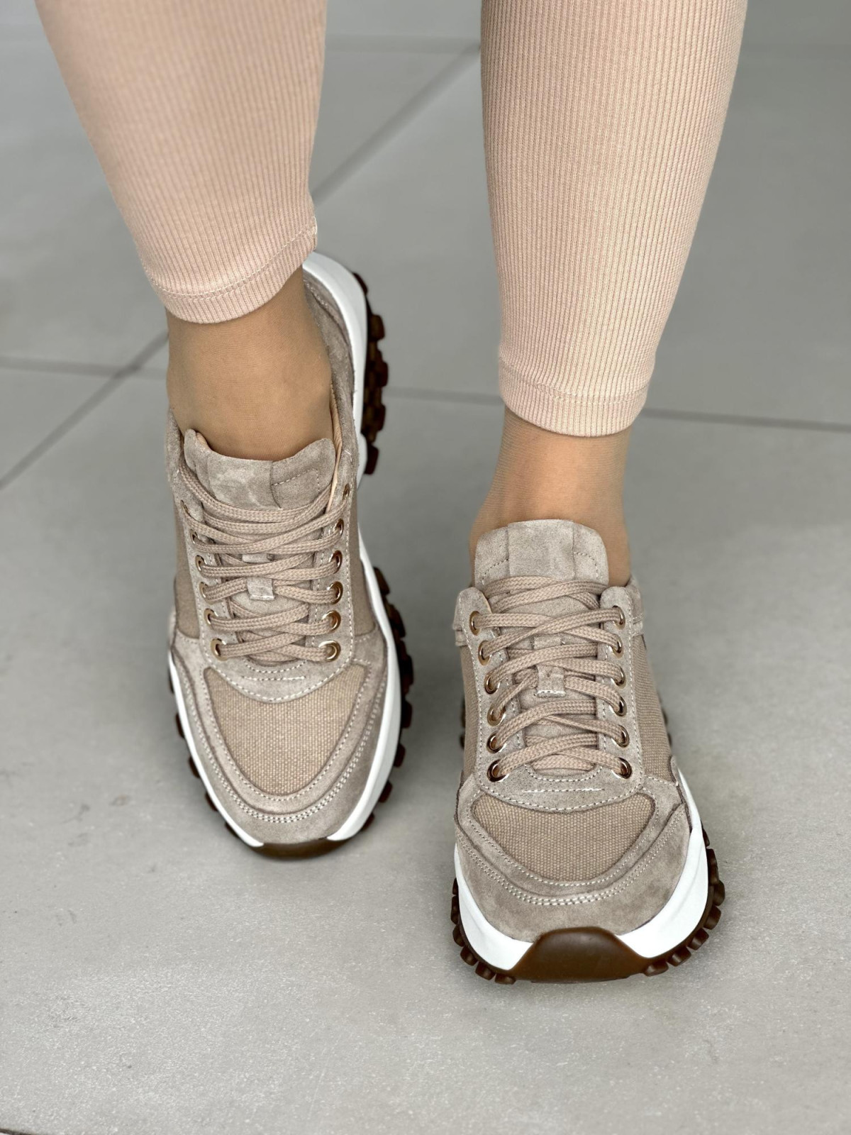 Beżowe sneakersy damskie OLEKSY ze skóry naturalnej