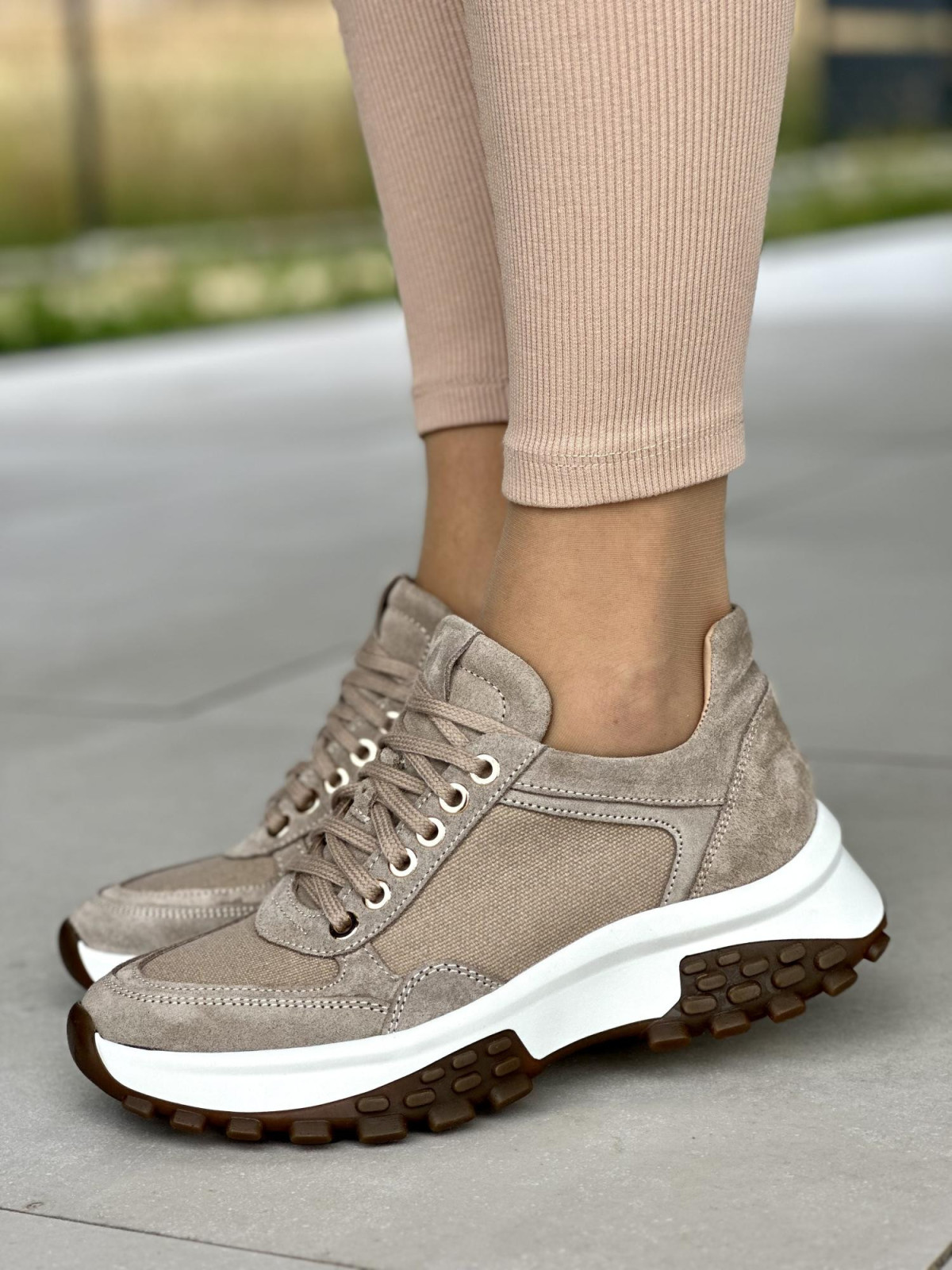 Beżowe sneakersy damskie OLEKSY ze skóry naturalnej