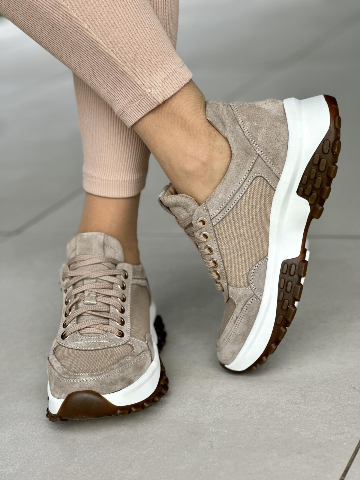 Beżowe sneakersy damskie OLEKSY ze skóry naturalnej