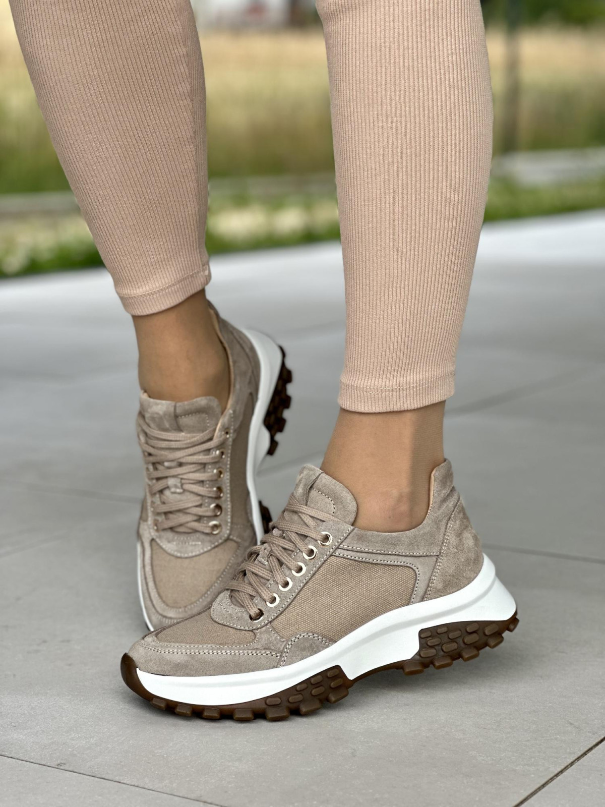 Beżowe sneakersy damskie OLEKSY ze skóry naturalnej