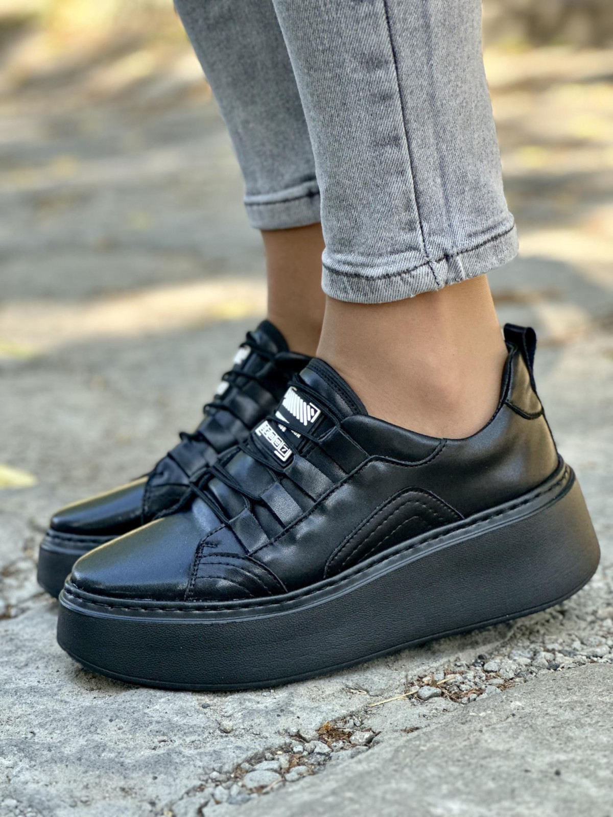 Czarne sneakersy damskie skórzane OLEKSY polskiej produkcji