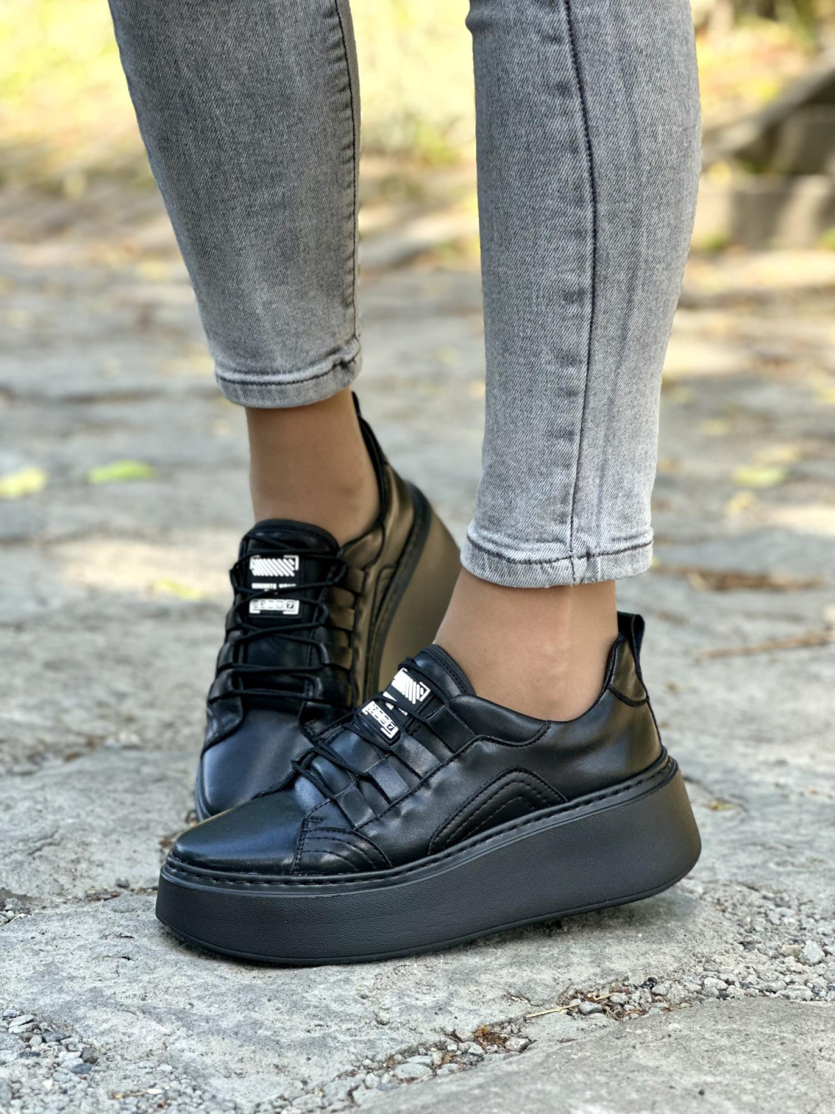 Czarne sneakersy damskie skórzane OLEKSY polskiej produkcji